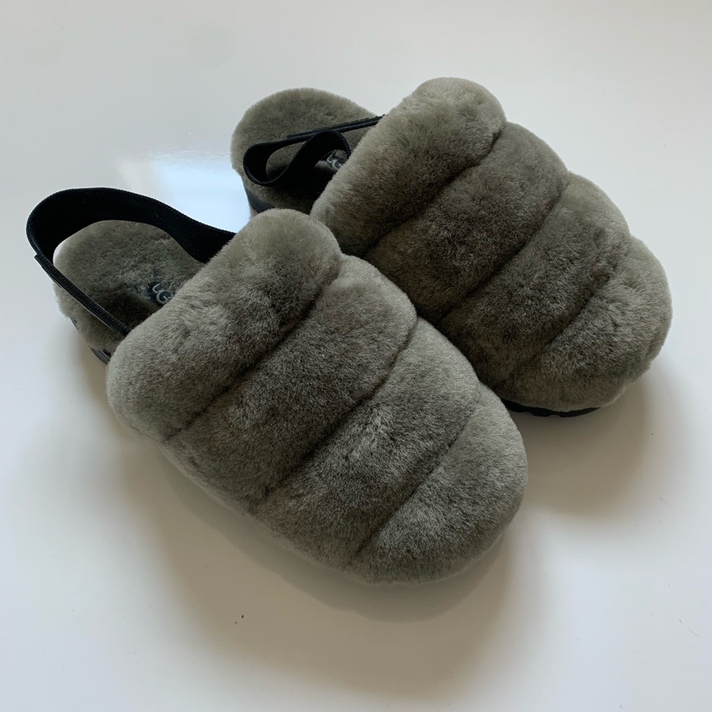 UGG Super Fluff Slipper‎ size 8 NWT